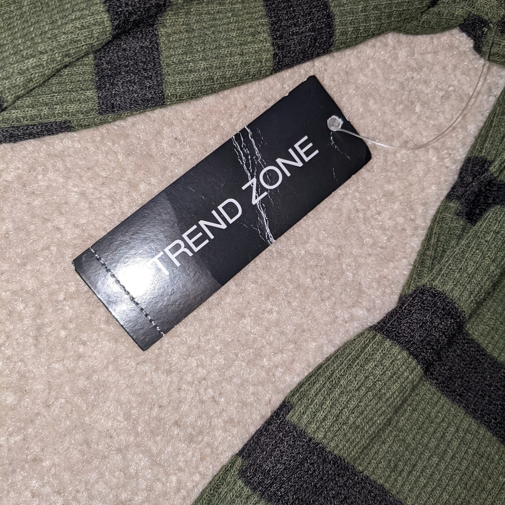 Nwt Hybrid threads green & black striped long sleeve top - Picture 8 of 13